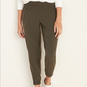 Old Navy size L Joggers in Ancient Forest